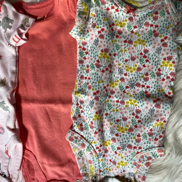 Bundle of Five newborns onsies - Picture 4 of 4